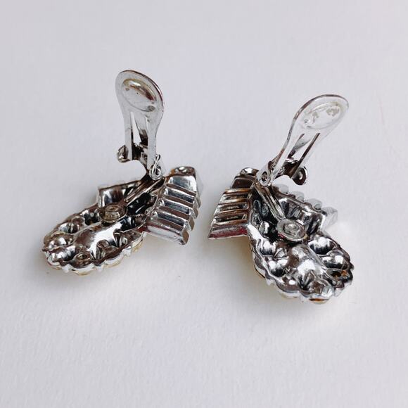 Mid Century Clear Rhinestone Clip On Earrings Unique Fan Shape Clear Glass 1950s - Picture 8 of 8